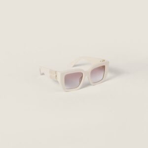 Miu Glimpse sunglasses
Color: Coffee lenses silver gradient