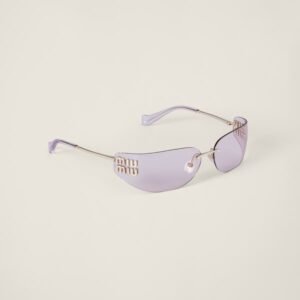 Aube sunglasses 
Color:
Light pink lenses