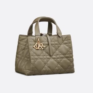 Medium Dior Toujours Bag
Clay Green Macrocannage Calfskin
