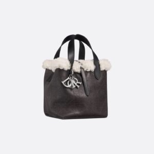 DiorAlps Small Dior Toujours Vertical Tote Bag
Anthracite Gray Macrocannage Lambskin with Aged Effect and Ecru Merino Wool