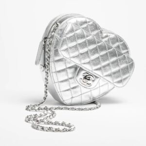 HEART BAG
 
Metallic Lambskin & Silver Metal 
Silvery