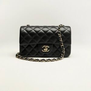MINI CLASSIC HANDBAG
 
Lambskin 
Black