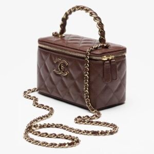 LONG VANITY WITH CHAIN
 
Grained Shiny Calfskin & Gold-Tone Metal 
Dark Brown