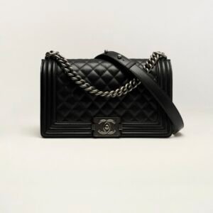 BOY CHANEL HANDBAG
 
Calfskin & Ruthenium-Finish Metal 
Black
