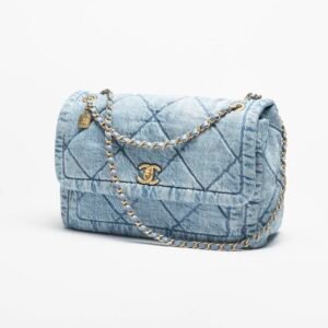 MAXI FLAPBAG
 
Washed Denim & Gold-Tone Metal 
Blue