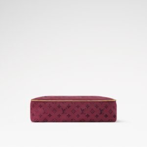 Louis Vuitton Travels With Grace Coddington
Packing Cube GM