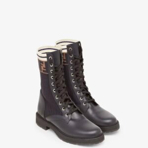 Rockoko
Black leather biker boots with stretch fabric
