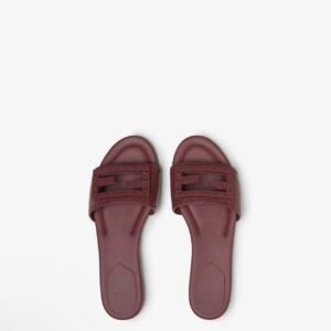 Baguette
Burgundy leather slides