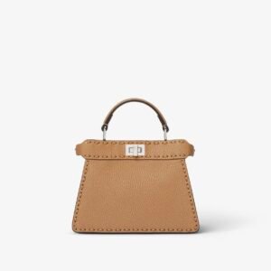 Peekaboo ISeeU Petite
Cappuccino-coloured Selleria bag with 306 hand-sewn stitches