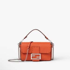 Baguette Mini
Orange Selleria bag with 309 hand-sewn topstitches