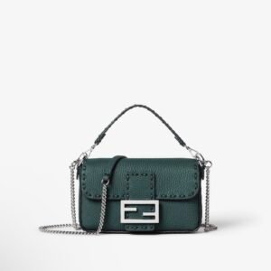Baguette Mini
Dark green Selleria bag with 309 hand-sewn topstitches