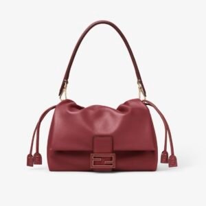 Mamma Baguette Medium
Burgundy nappa leather bag