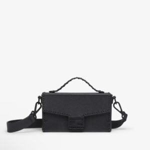Selleria Baguette Soft Trunk
Black leather Selleria bag with 253 hand-sewn topstitches