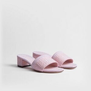 Dioramour Dior Dentelle heeled sandals
Soft pink cotton fabric with Oblique print and white lace