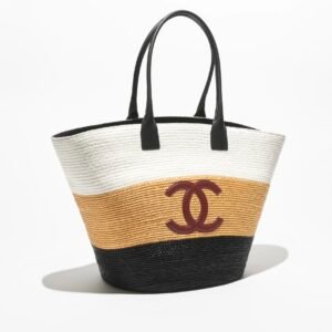 CHANEL COCO BEACH 2026-KOLLEKTIONEN
MAXI SHOPPING BAG
Raffia & Calfskin 
White, Dark Beige & Black